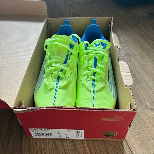 Junior football boots