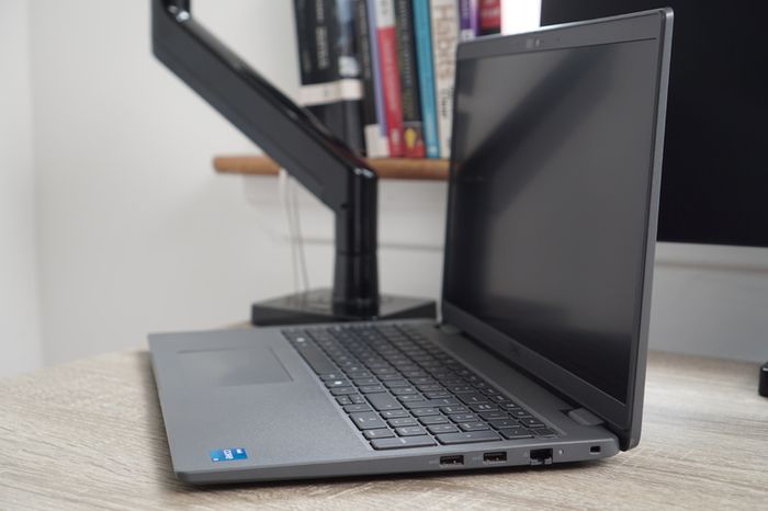 Dell Latitude 3550 15.6" | i5-1335U | 16GB | 256GB