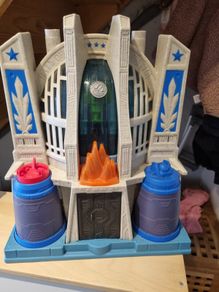 free batman house