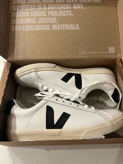 Brand new women's Vejas size 41