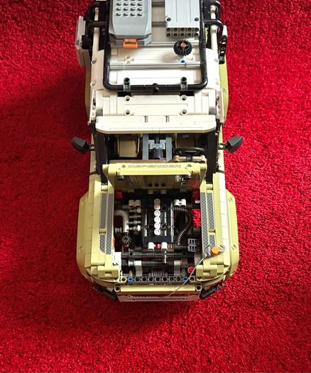 LEGO Technic 42110 Land Rover Defender Set