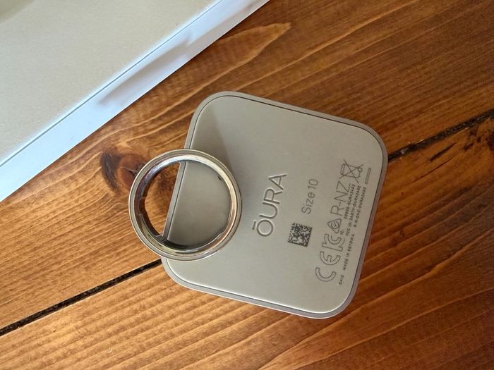 Oura ring 4 size 10 Gold