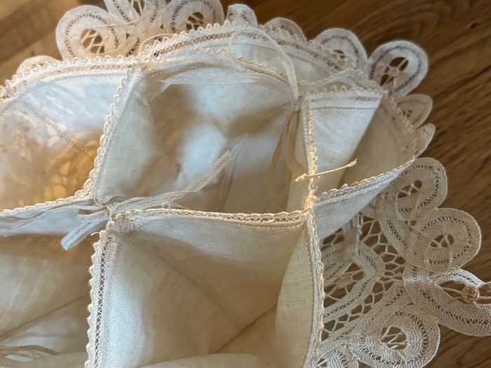 Vintage Lace Bread Roll Holder