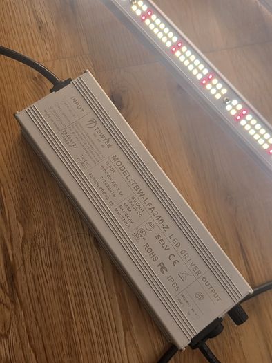 Tbwtek 240w Led Grow Light Like New
