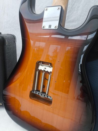 LEFT HANDED Squier Affinity Strat + Marshall Amp Bundle