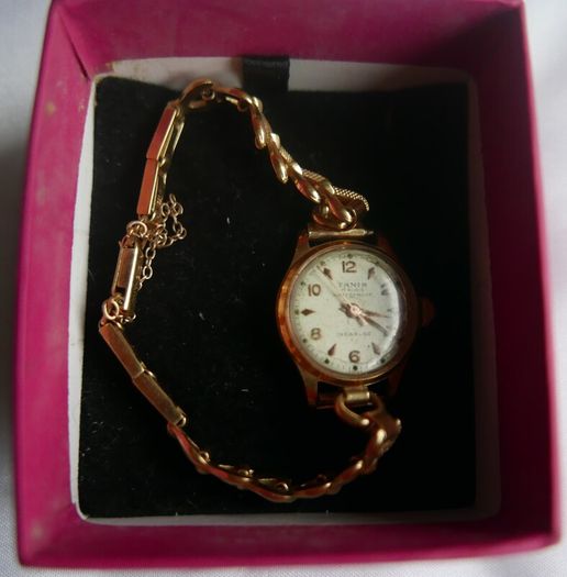 Vintage Tanis 17 Jewel Mechanical Watch - Womens Swiss - Gold Plated Watch (the watch works well and keeps time)