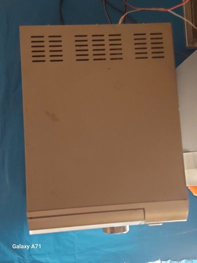 Sony Micro Hifi System Model CMT-CP1, Radio, CD and Tape with Two Philips Speakers Model FWB-C355-01 in excellent condition