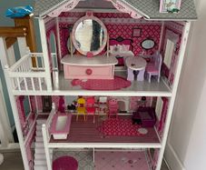 childrens doll house