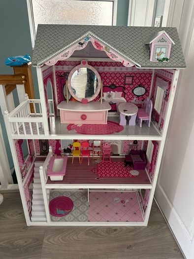 childrens doll house