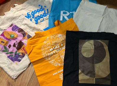 6 tote bags