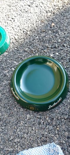 Smithswicks beer metal ashtray, collectors item, hard to come by, nice overall condition,,see pictures for condition, price includes post to anywhere in Ireland thank you, sold as seen ,