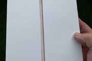 iPad 6 - Pink 32GB (2 of 2)