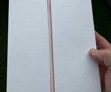 iPad 6 - Pink 32GB (2 of 2)