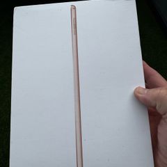 iPad 6 - Pink 32GB (2 of 2)
