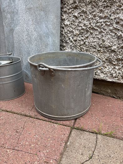 Steel bucket