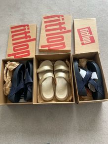 FitFlops New Electra Super Navy Toe-Post & Two Bar Slides gold