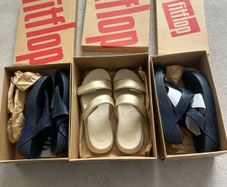 FitFlops New Electra Super Navy Toe-Post & Two Bar Slides gold