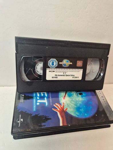E.T. The Extra Terrestrial VHS (2002 Special Edition)  Rare bmibaby Promo Sticker and insert (PAL)