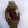 Vintage SEKONDA 1960/70s ladies wristwatch . Original Soviet production. Dial finished in burgundy and gold with black Roman numerals. Hand winding in full working order. Face showing 17 Jewels USSR. First class movement Image 3