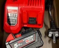 Milwaukee 18v 5ah / Rapid charger new