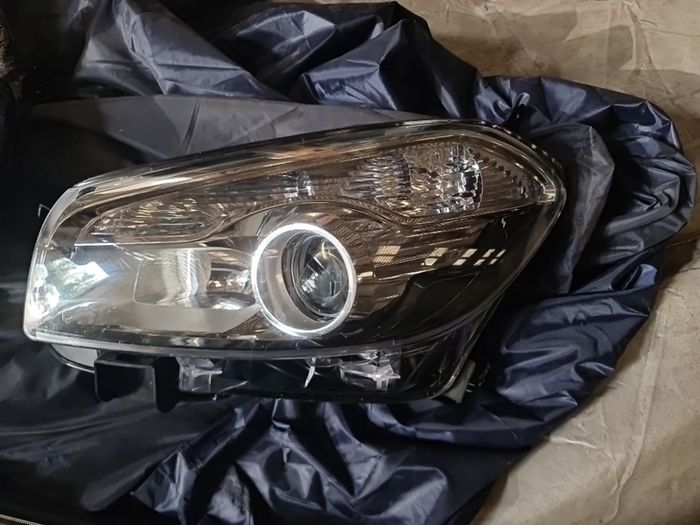 nissan qashqai headlight