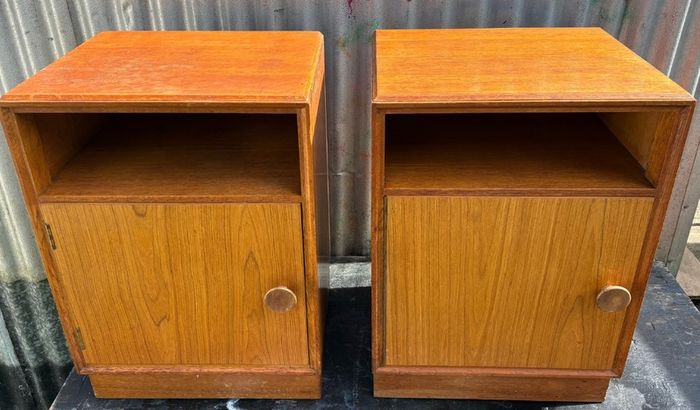 Pair of Midcentury retro vintage Oak Bedsides by Meredew c.1960s