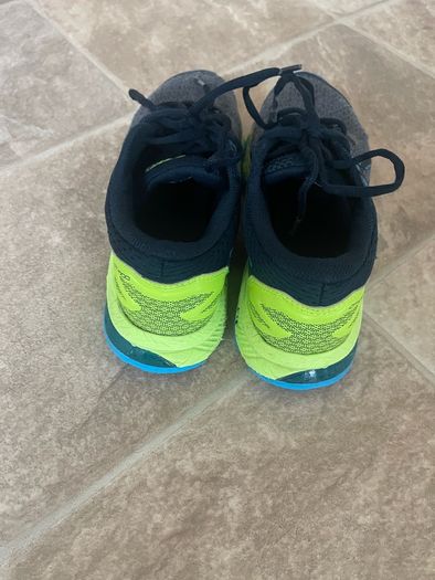 boys running shoes