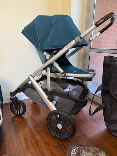 Uppababy Vista Finn V2 maxi cosy car seat with isofix rotating