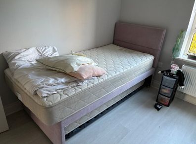 Single bed with trundle