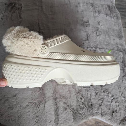 Beige Crocs Stomp Clogs Fuzz Lined Size UK 6-7/EU 39-40With Tags