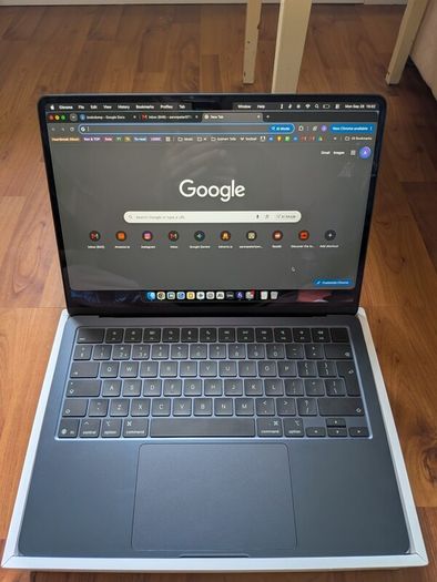 MacBook air m4 13inch. Apple warranty till summer 27. Battery 100%. Black.