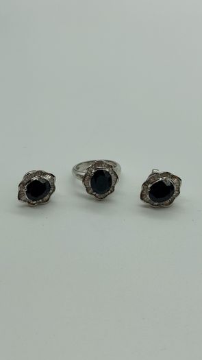 Sapphire set with Diamond