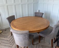 round dining table