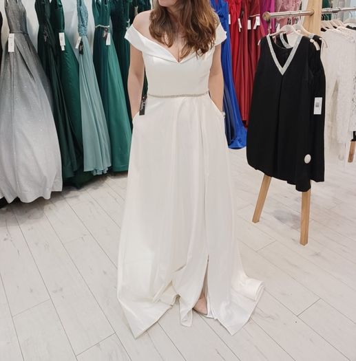 White dress / wedding dress