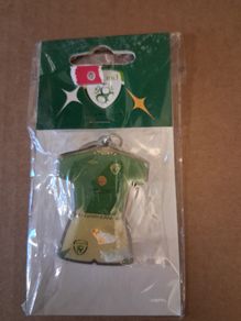 Ireland Football Keyring. Official Ireland Merch. Keyring Of Umbro Era Ireland Jersey and Shorts.