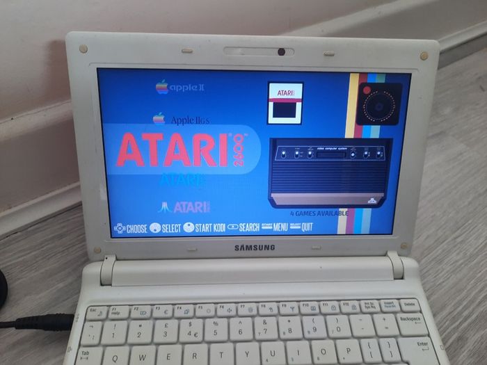 Samsung netbook with Retro gaming Operating system