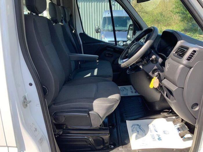 Renault Master Dropside 2020 ( 1 Year Warranty ) .