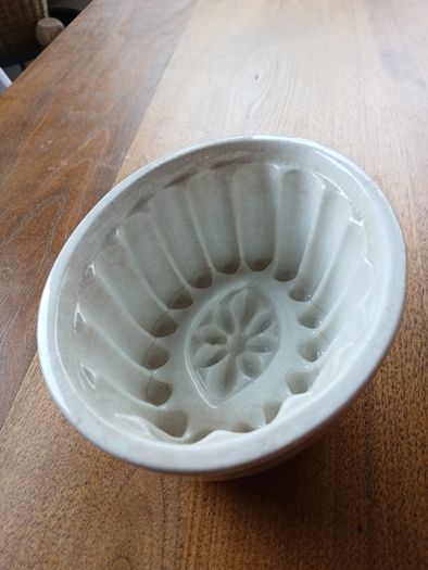 Ironstone jelly mold by T.G. & F. Booth