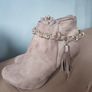 light cream velvet heels Image 5