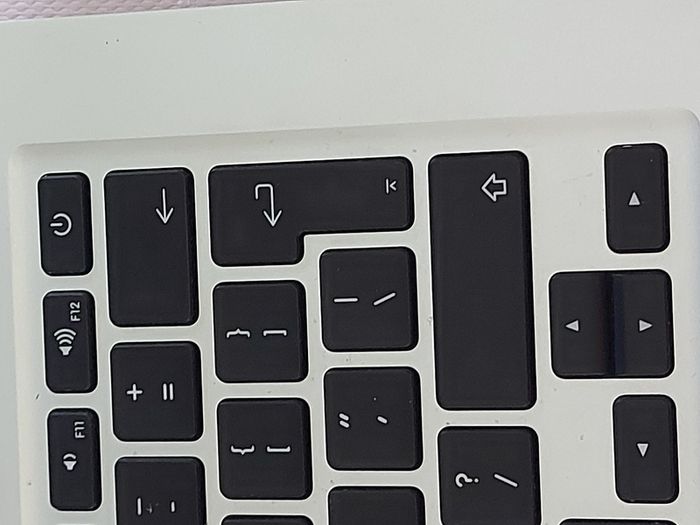 Apple MacBook Air, Intel Core i5, 1.4GHz, 4GB Ram DDR3, 121GB SSD, 13.3 inch screen, in excellent condition