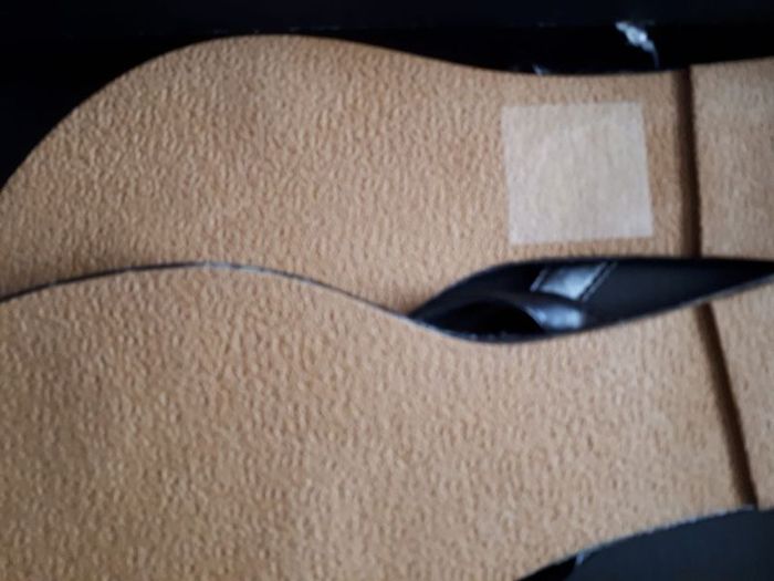 New black flip flip shoes