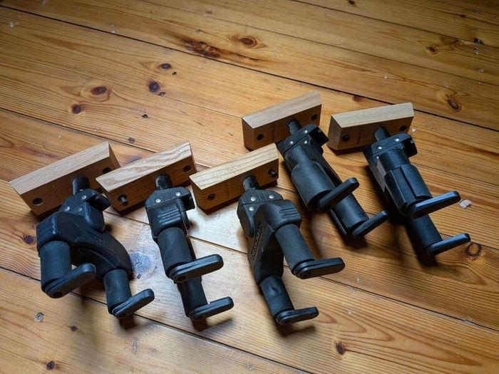 Hercules Auto Grab Guitar wall hangers x5