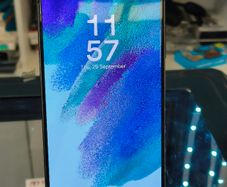 Samsung S21 FE 128GB Dual Sim Unlocked (LCD Has Scratches)