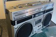 Hitachi Vintage Radio