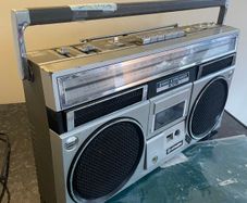 Hitachi Vintage Radio