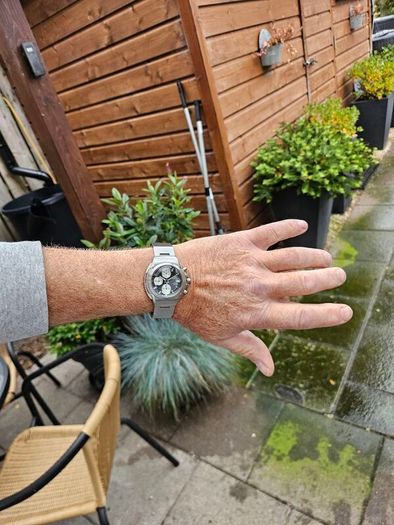 Watch Citizen OXY Chronograph.