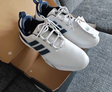 golf shoes