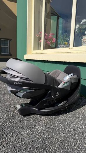 Cybex Cloud T i-Size Car Seat + ISOFIX Base (Excellent Condition)