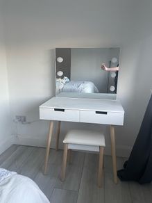 vanity table