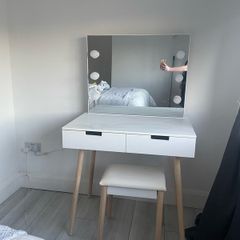 vanity table